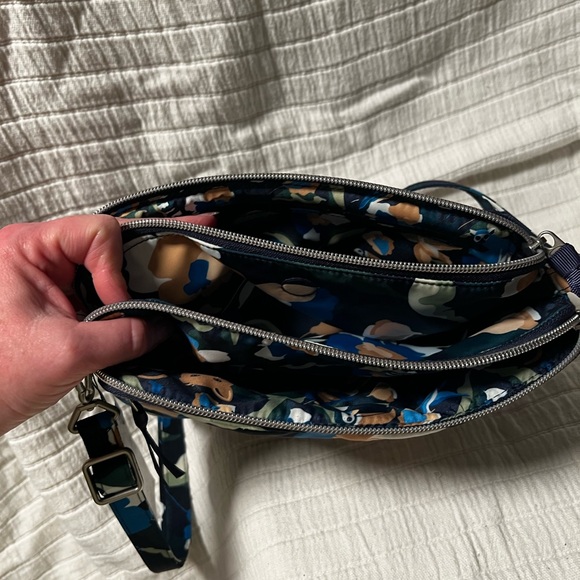 Vera Bradley performance twill 3 zippered crossbody in Immersed Blooms - Picture 3 of 5
